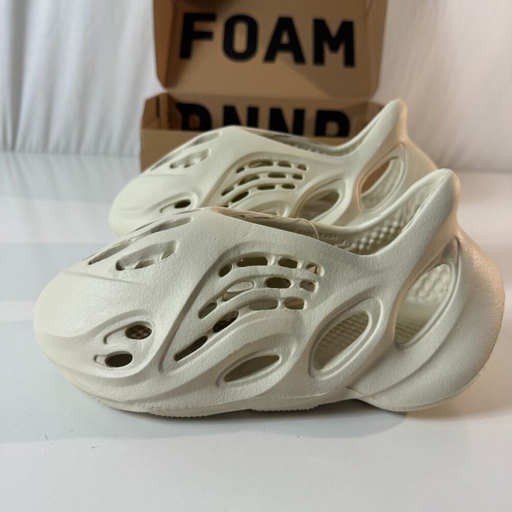 Adidas Yeezy Foam RNR Sand Mens Size 5 NEW in Box
